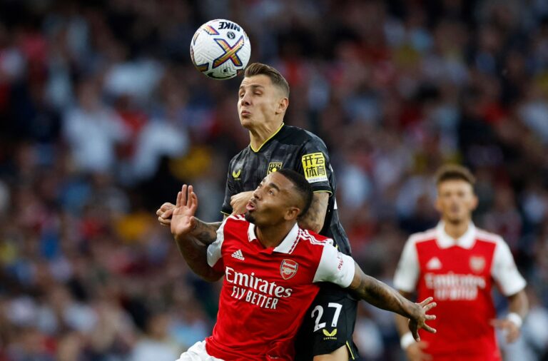 Prediksi Arsenal vs Aston Villa di Liga Inggris 2025-26.