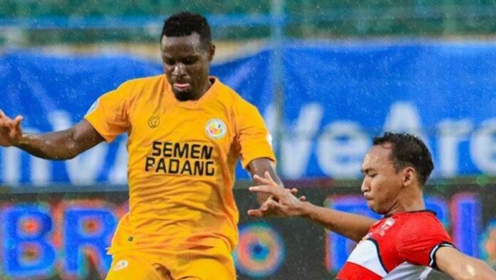 Semen Padang vs Madura United krusial di zona bawah. Semen Padang vs Madura United krusial di zona bawah.