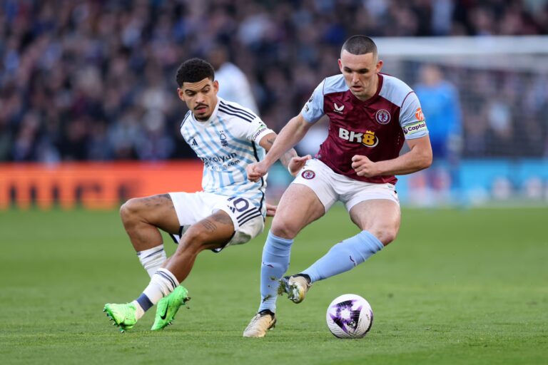 Aston Villa vs Nottingham Forest di Villa Park