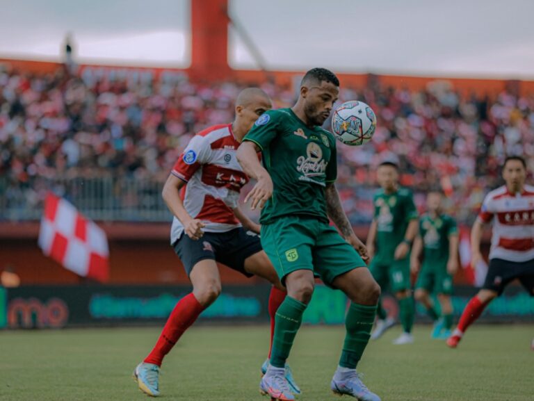 Persebaya vs Madura United di Derbi Suramadu